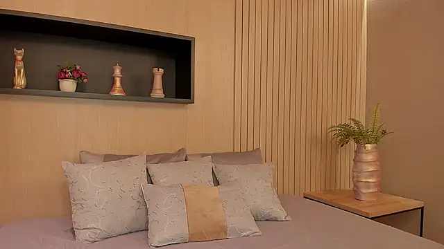 IrisBaker online show from February 21, 2025, 10:15 pm