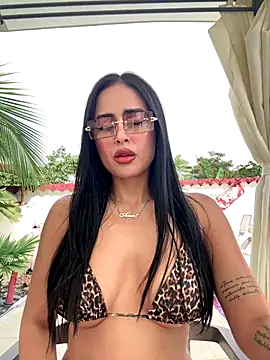 Snapshot of Alexandra_duque chatting on October 19, 2025, 8:33 pm Alexandra duque online show from October 19, 2025, 8:33 pm