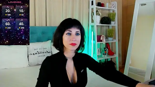 HeidiBloom online show from March 18, 2025, 2:06 pm