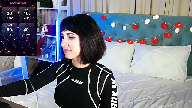 HeidiBloom online show from February 12, 2025, 3:27 pm