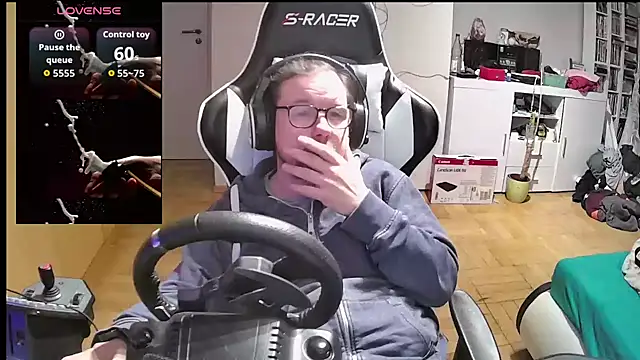 Snapshot of larsgessner30 chatting on October 20, 2025, 9:15 pm larsgessner30 online show from October 20, 2025, 9:15 pm