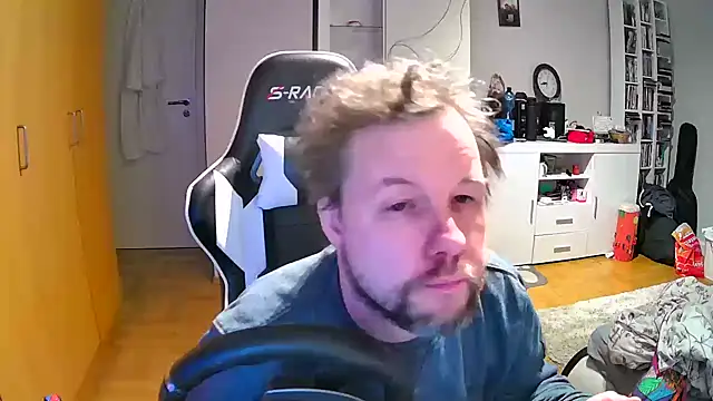 larsgessner30 online show from March 31, 2026, 11:07 pm