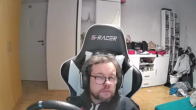 Snapshot of larsgessner30 chatting on November 7, 2025, 9:52 pm larsgessner30 online show from November 7, 2025, 9:52 pm