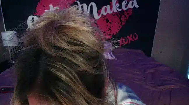 Snapshot of NikkiLynnErotic chatting on February 25, 2025, 1:20 am NikkiLynnErotic online show from February 25, 2025, 1:20 am