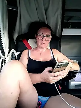 Snapshot of cuplubijoanna chatting on October 30, 2025, 2:04 pm cuplubijoanna online show from October 30, 2025, 2:04 pm