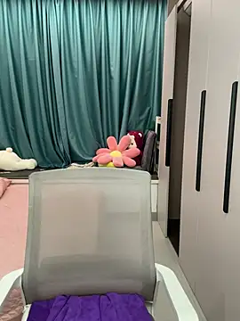 palzkybi123 online show from February 11, 2026, 2:39 pm