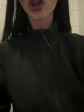 Snapshot of hrnxyygirl chatting on December 13, 2024, 2:43 am hrnxyygirl online show from December 13, 2024, 2:43 am