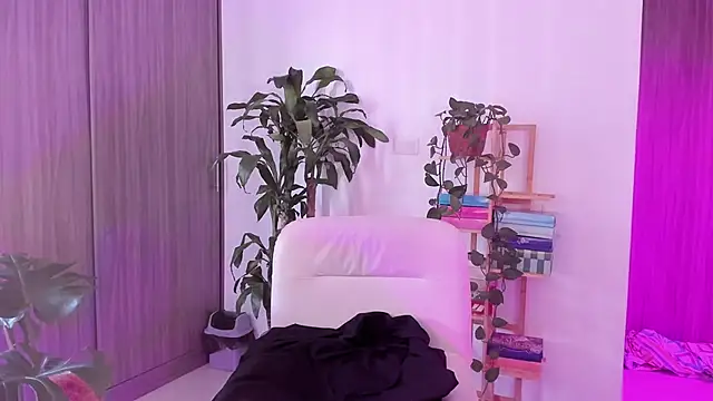 rossth1 online show from October 17, 2025, 7:59 pm