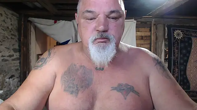 Newfiesausage1972 online show from July 13, 2026, 11:20 am