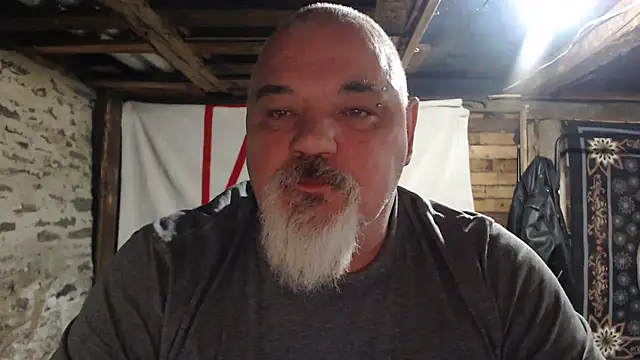 Newfiesausage1972 online show from December 4, 2025, 11:26 pm