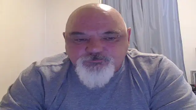 Newfiesausage1972 online show from October 8, 2025, 3:35 pm