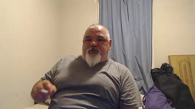 Newfiesausage1972 online show from October 3, 2025, 8:05 am