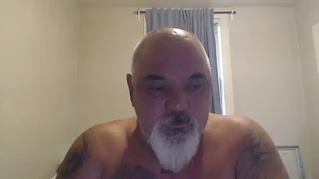 Newfiesausage1972 online show from October 23, 2025, 8:07 pm