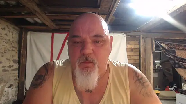 Newfiesausage1972 online show from March 19, 2026, 11:27 pm