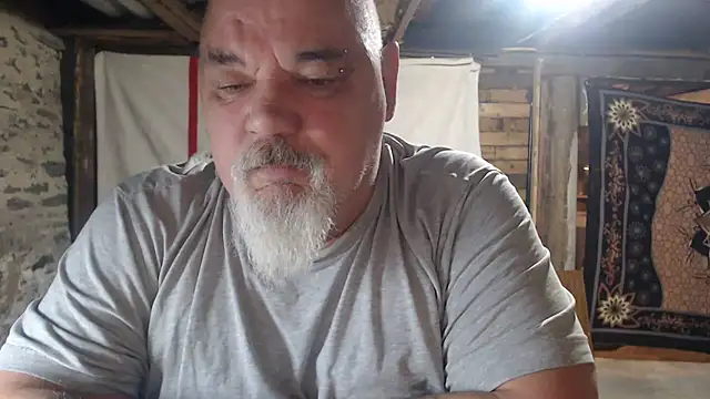 Newfiesausage1972 online show from April 11, 2026, 7:56 am