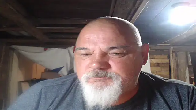 Newfiesausage1972 online show from July 6, 2026, 8:32 am