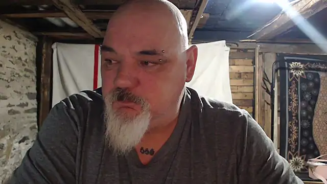 Newfiesausage1972 online show from January 14, 2026, 11:14 am