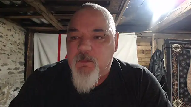 Newfiesausage1972 online show from December 15, 2025, 9:15 am