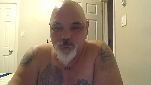 Newfiesausage1972 online show from March 16, 2025, 11:37 pm