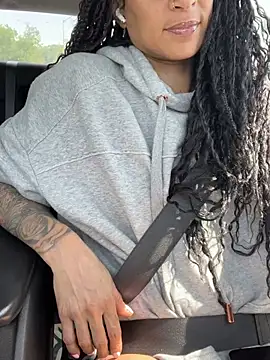 Shuggabutt online show from March 29, 2026, 9:27 pm