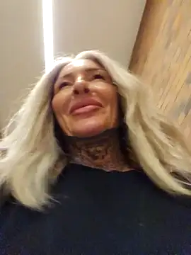 YourMommyBlair online show from November 11, 2025, 11:38 am