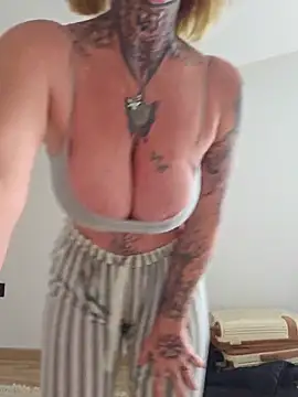 YourMommyBlair online show from February 26, 2025, 8:06 am