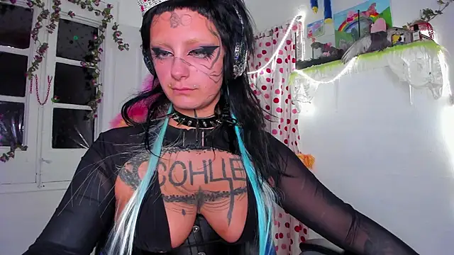 lady sontse  online show from November 27, 2025, 9:48 pm