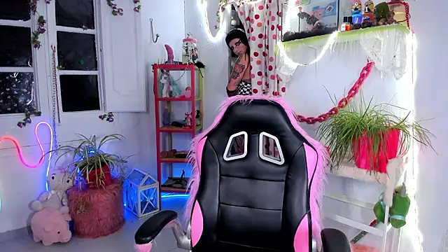 lady sontse  online show from February 23, 2026, 6:19 pm