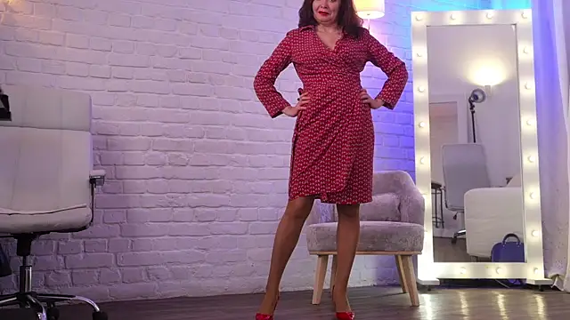 Snapshot of Nylon_Legs chatting on May 23, 2026, 10:31 pm Nylon Legs online show from May 23, 2026, 10:31 pm