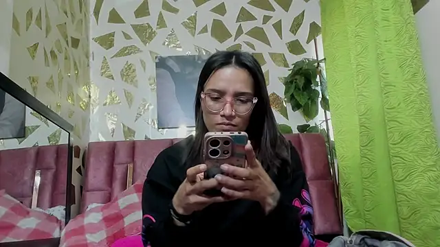 Yaumiko online show from November 11, 2025, 11:49 am