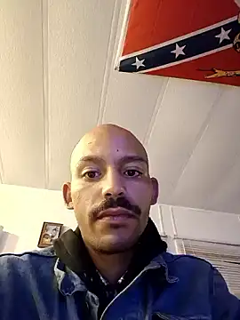 Snapshot of Ricardosuavee6 chatting on October 27, 2025, 1:28 am Ricardosuavee6 online show from October 27, 2025, 1:28 am