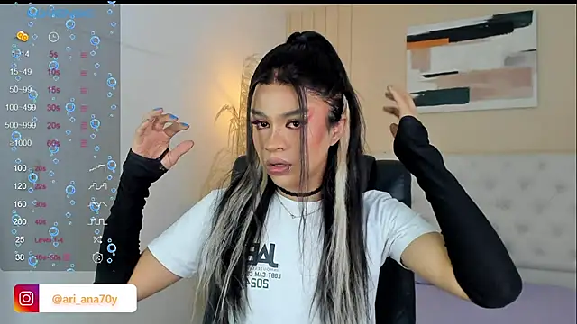 LOISE-XX online show from November 13, 2025, 6:17 am