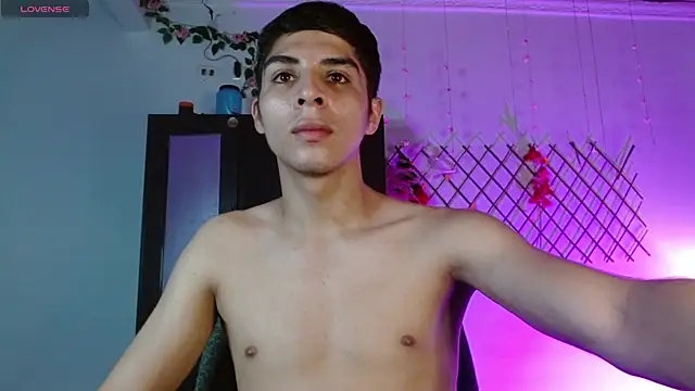 Snapshot of justin_alexxx chatting on December 4, 2024, 6:55 pm justin alexxx online show from December 4, 2024, 6:55 pm