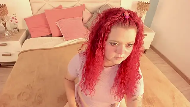 Twwiiggy online show from September 18, 2025, 8:01 pm