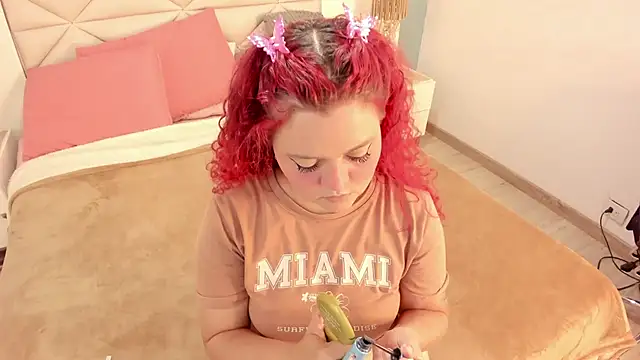 Twwiiggy online show from September 23, 2025, 8:05 pm