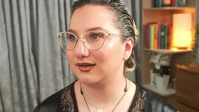 Ximenna Cruz online show from March 25, 2026, 12:00 am