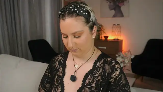 Snapshot of Ximenna_Cruz chatting on February 21, 2026, 1:02 pm Ximenna Cruz online show from February 21, 2026, 1:02 pm