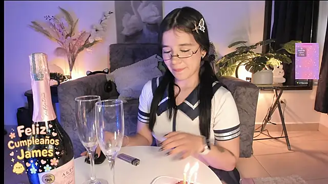 Naughtylittlegirl  online show from September 30, 2025, 10:27 pm