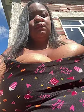 Snapshot of SweetLizzyBBW chatting on July 31, 2026, 4:15 pm SweetLizzyBBW online show from July 31, 2026, 4:15 pm