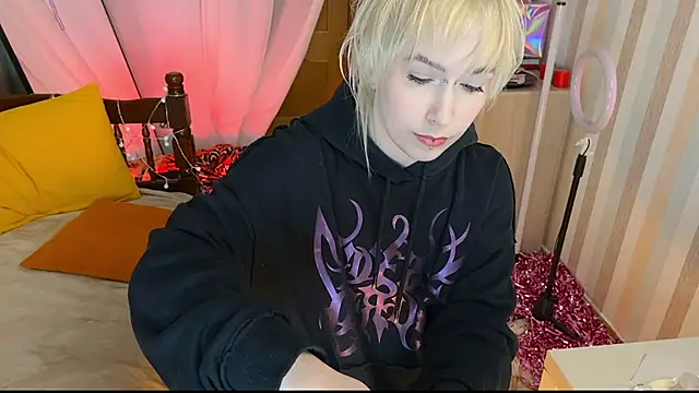 EmmyAmbros online show from March 22, 2026, 7:26 pm