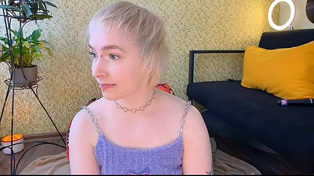 EmmyAmbros online show from March 9, 2025, 8:29 am