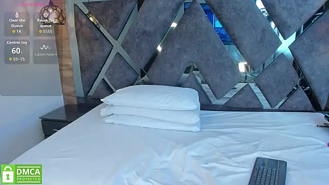 Venus velez  online show from February 11, 2026, 1:11 pm