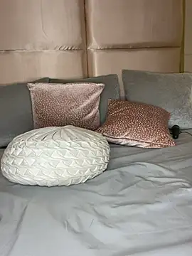 SaharaRush  online show from December 10, 2024, 4:13 am