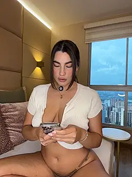 Snapshot of SaharaRush_ chatting on December 18, 2025, 9:29 pm SaharaRush online show from December 18, 2025, 9:29 pm