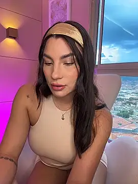 Snapshot of SaharaRush_ chatting on February 16, 2026, 10:29 pm SaharaRush online show from February 16, 2026, 10:29 pm