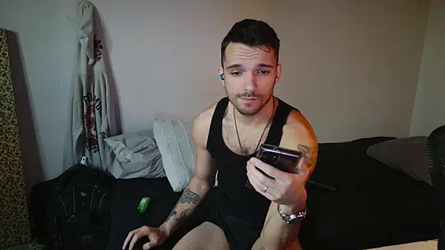 Snapshot of JackDesFeux chatting on March 12, 2025, 10:50 pm JackDesFeux online show from March 12, 2025, 10:50 pm