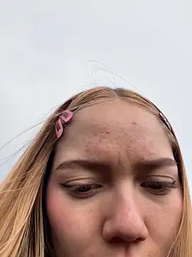 melody-dy online show from September 17, 2025, 9:39 pm