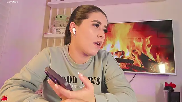 Snapshot of susanjons_tcw chatting on December 16, 2025, 1:10 am susanjons tcw online show from December 16, 2025, 1:10 am