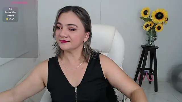 ana milf online show from October 23, 2025, 1:21 pm