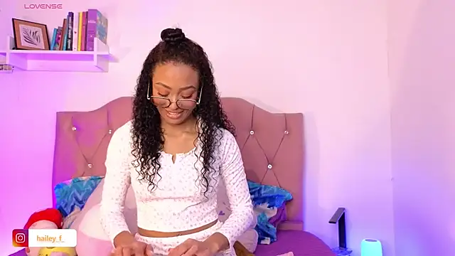 Snapshot of Heily_Fox chatting on February 28, 2025, 6:10 am Heily Fox online show from February 28, 2025, 6:10 am